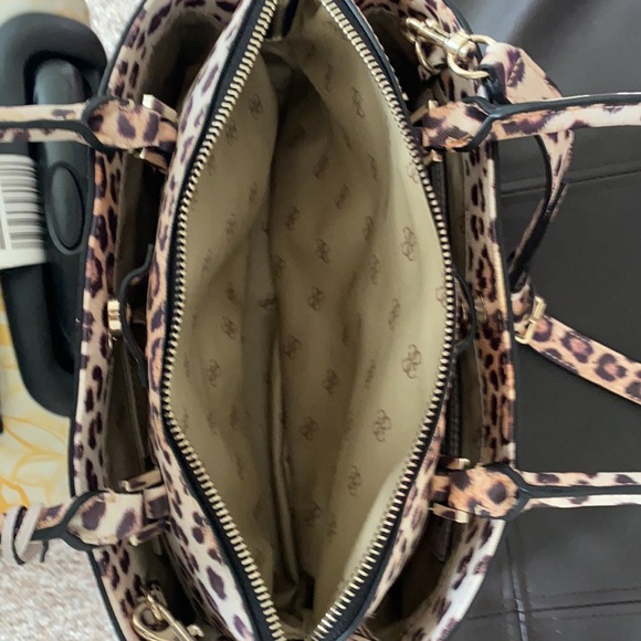 Guess handbag - Picture 4 of 4